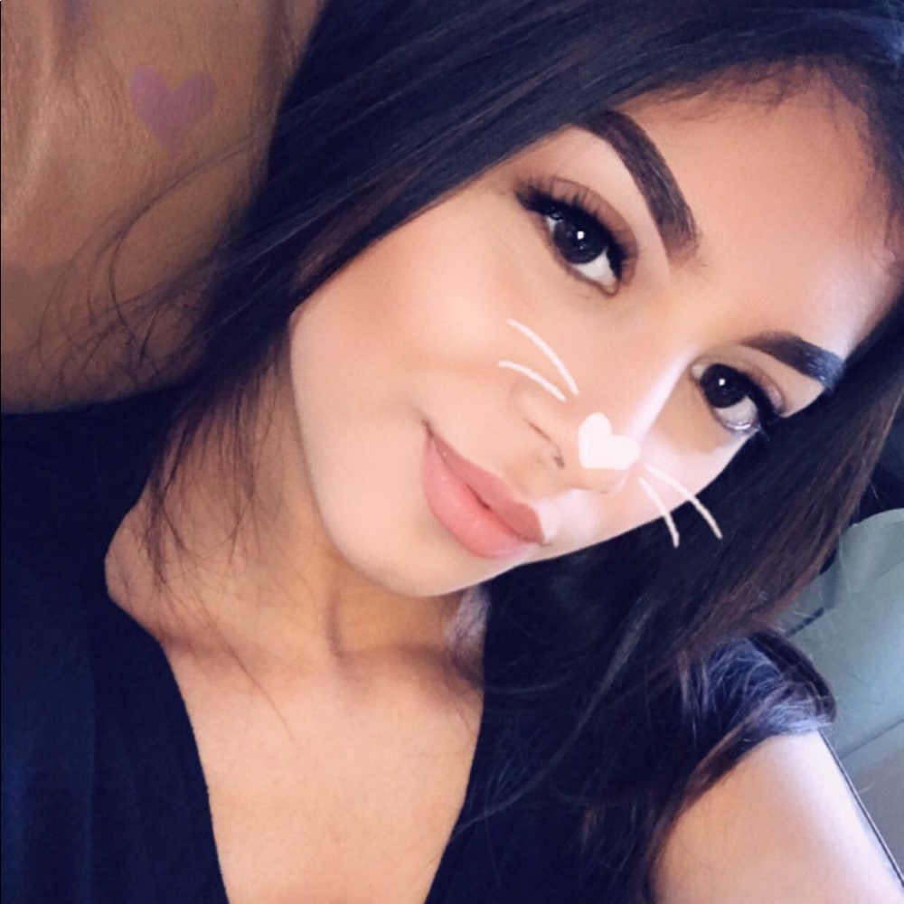 Meet your Posher, Olivia